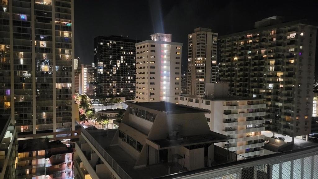 Waikiki Condo 2 Bedrooms 2 Bathrooms With 1 Free Parking Space Honolulu Luaran gambar
